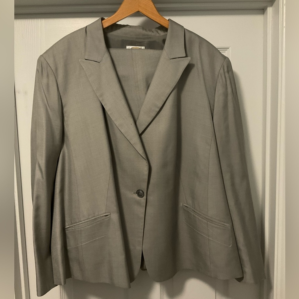 Talbots Woman’s Pant Suit - Jacket 22W, Pants 20W